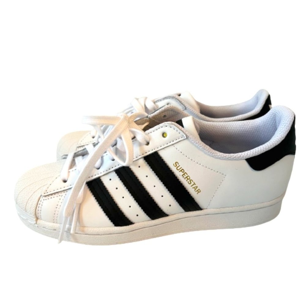 **TRENDY** Adidas Superstar Shoes Women Size 9 *NEW IN BOX*